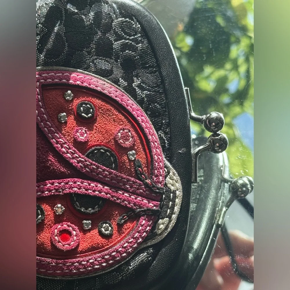 Coach Ladybug Embroidered Signature & Suede Lurex Kisslock Coin Pouch 💎 🐞